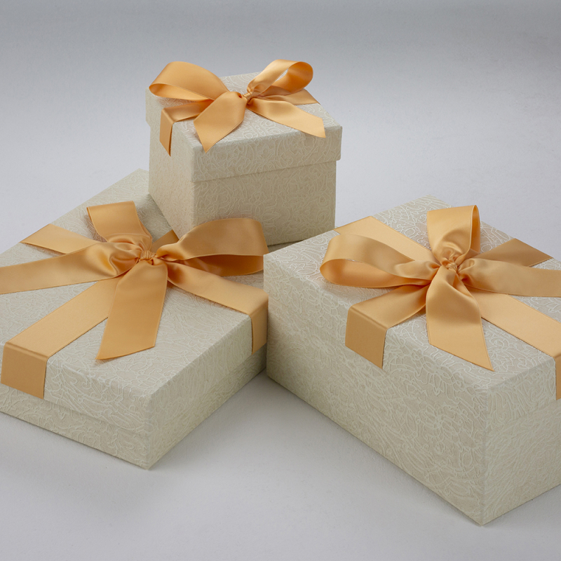 Die Accessoires-Boxen Apricot Labyrinth sind ideal zur Aufbewahrung Ihrer Hochzeits-Accessoires.